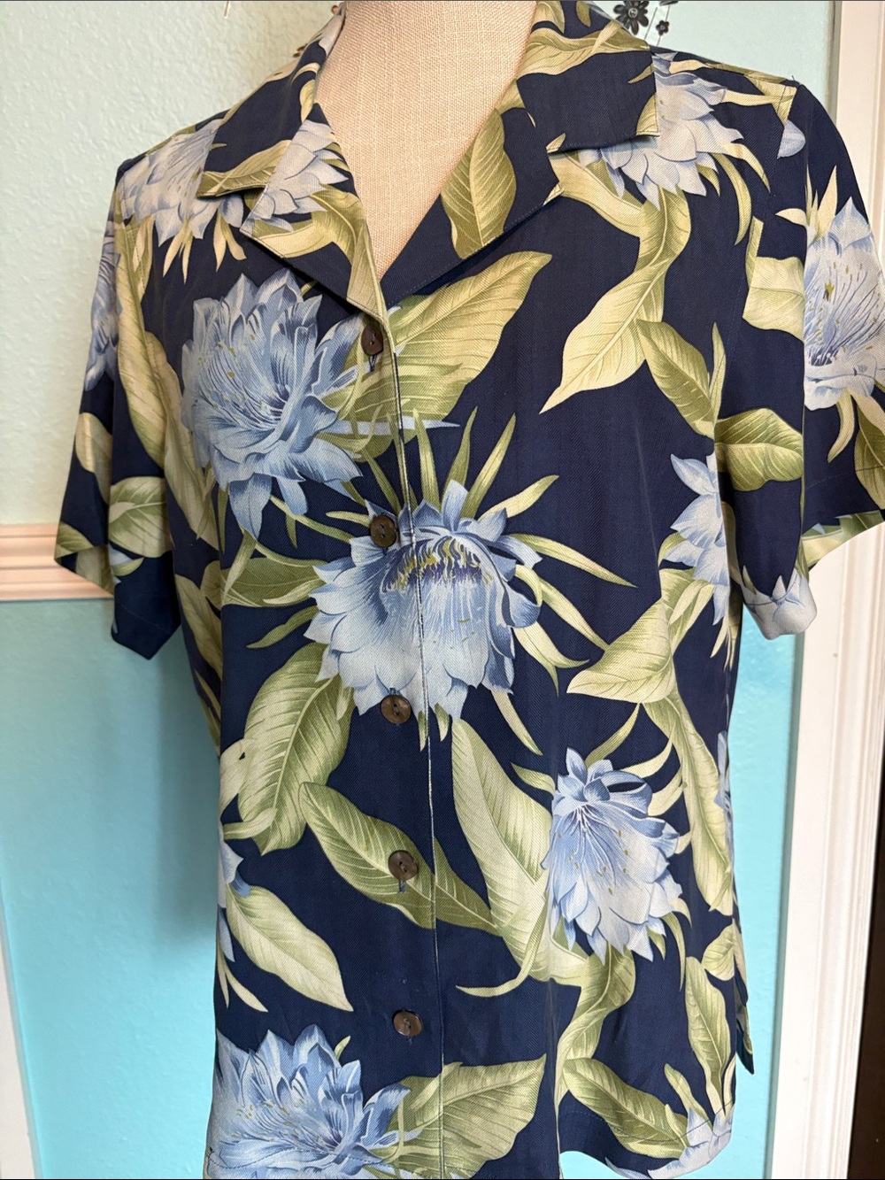 Tommy Bahama Navy Blue Floral Short-Sleeve Button-Up Shirt 100% Silk